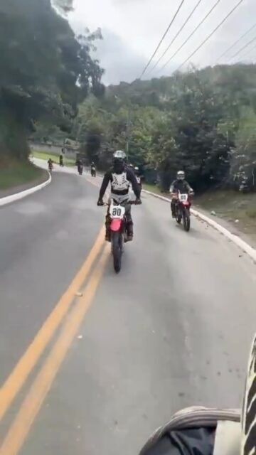 🌟 Desafio em 2 rodas 🌟
Pare de adiar… o momento é agora. ⏳🔥 Comece a viver de verdade, sentir cada curva, cada acelerada, cada batida do coração sobre duas rodas. 🏍️💨 
A aventura que você sonha está mais perto do que imagina… talvez esteja logo ali, depois daquela trilha, daquele morro ou daquele novo caminho. 🌄🌿 
Aqui é adrenalina pulsando na veia, é superação a cada obstáculo, é conexão com a natureza e paisagens que simplesmente param o tempo. 🤯✨ 
E quer saber? Nada disso acontece sem coragem… sem atitude… sem um DESAFIO. 🔥🏁 
Aceite o DESAFIO de viver mais, acelerar mais e sentir mais. 🏍️🔥🌿 Porque a melhor versão da sua história começa quando você decide sair do lugar. 🚀 

@nikityadventure 
#desafioem2rodas #desafio #vivaaventura #motolifestyle #adrenalina